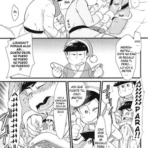 [Matsu Cha (Matcha)] Purezento wo mawasou! – Osomatsu-san dj [Esp] – Gay Comics image 012.jpg